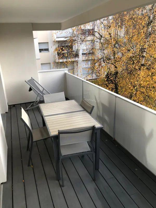 
                                                Location
                                                 F2 refait à neuf, calme avec terrasse