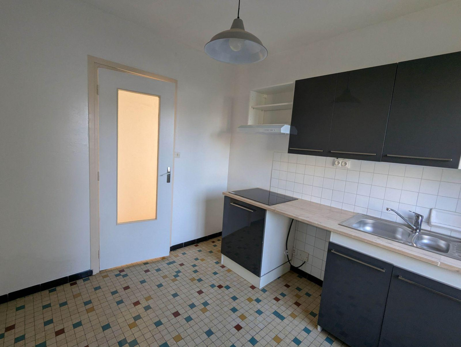 
                                                Location
                                                 F2 refait neuf, Caluire Vassieux, belle vue