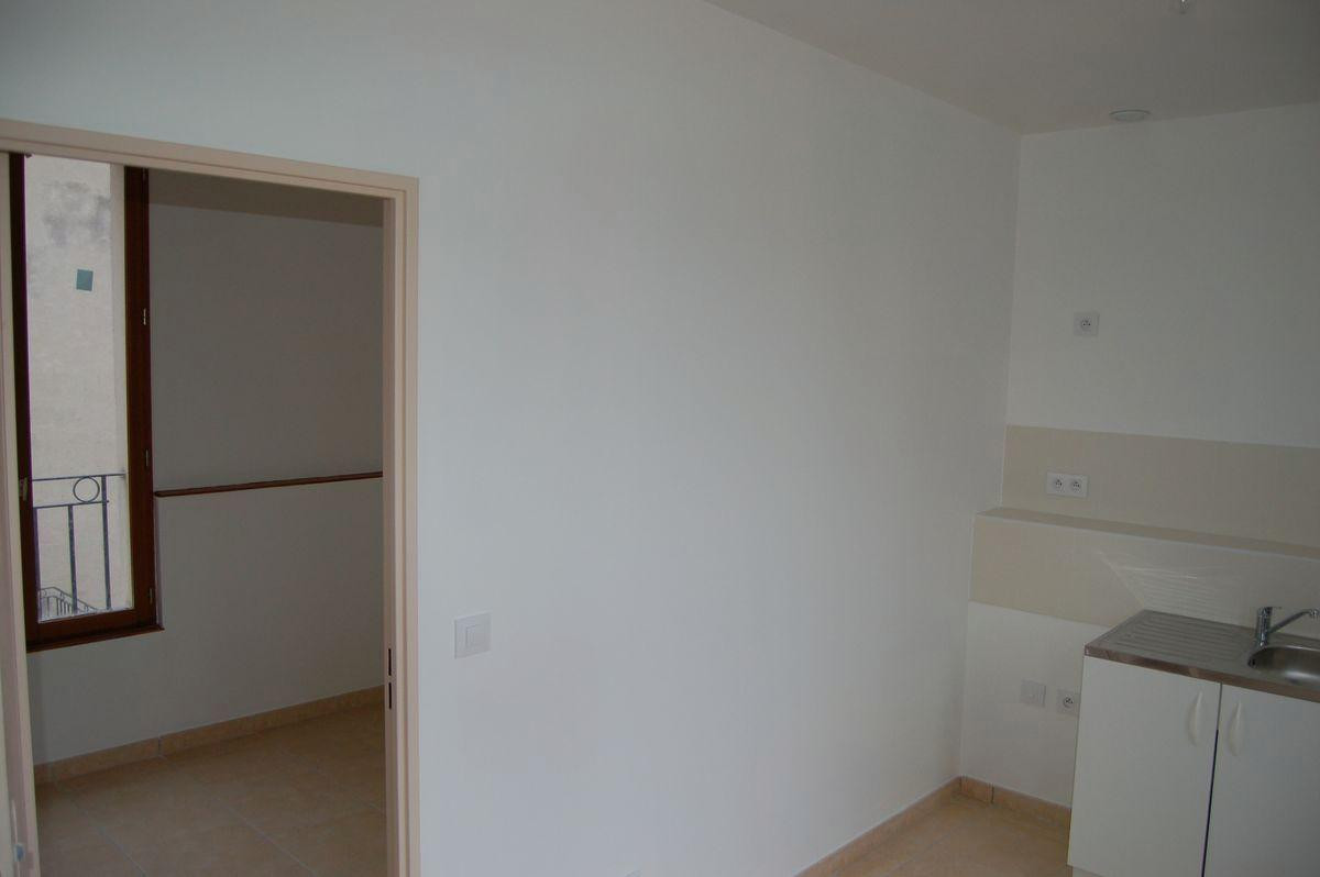 
                                                Location
                                                 🏡 F2 rénové à neuf – Alfortville