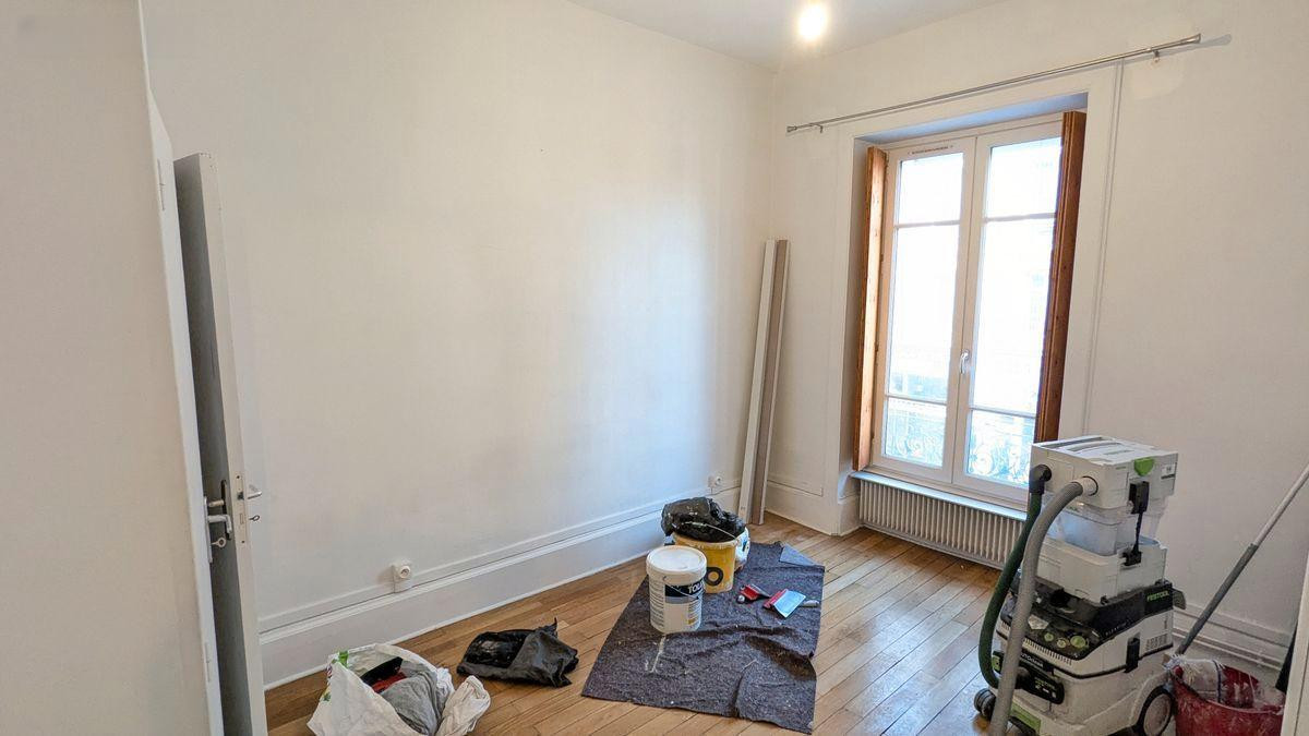 
                                                Location
                                                 F2 rénové TOTEM Villeurbanne