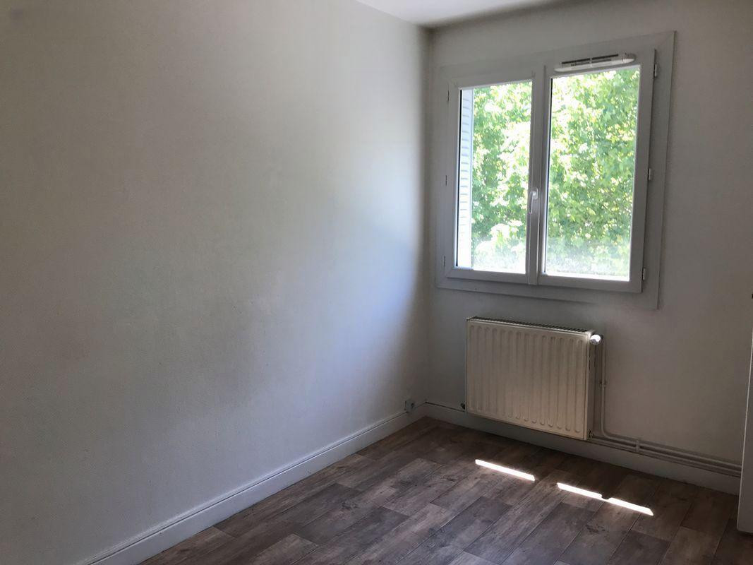 
                                                Location
                                                 F2 Rue des Alliés