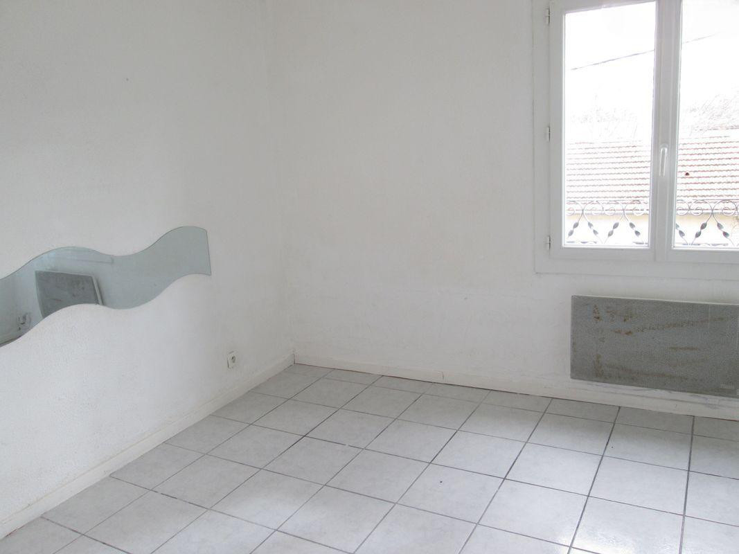 
                                                Location
                                                 F3 à louer
