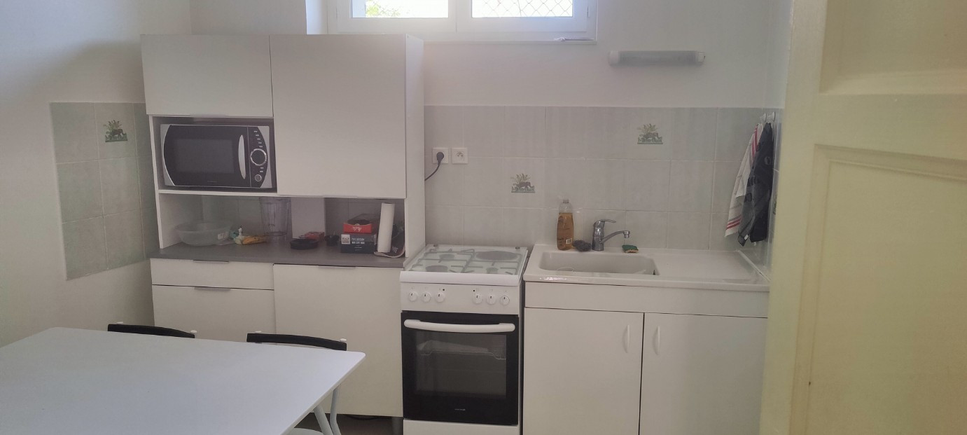 
                                                Location
                                                 F3 crouzol volvic 67 m + cave -parking calme