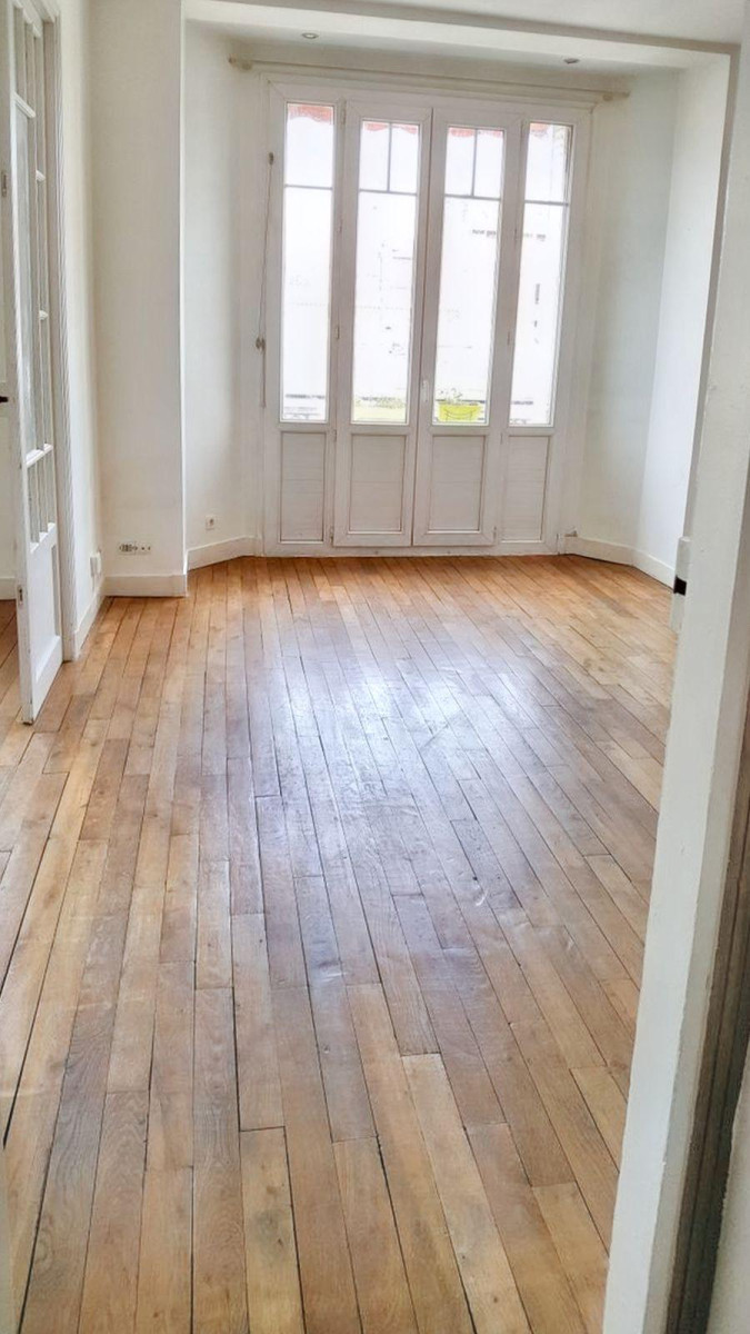 
                                                Location
                                                 F3 de charme au calme à 2 pas de la gare d'Enghien