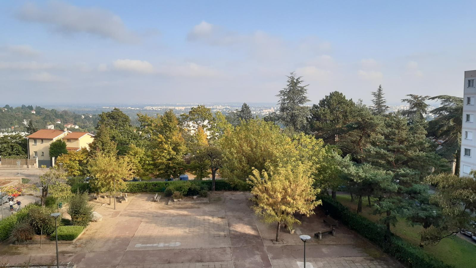 
                                                Location
                                                 F3 de MONTESSUY