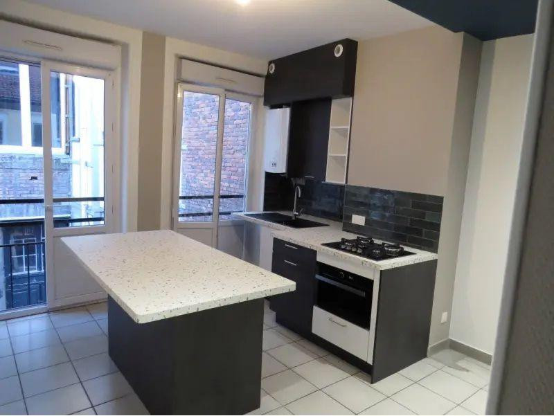 
                                                Location
                                                 F3 Duplex, entièrement remis à neuf