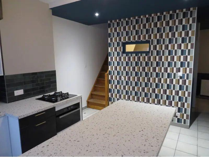 
                                                Location
                                                 F3 Duplex, entièrement remis à neuf