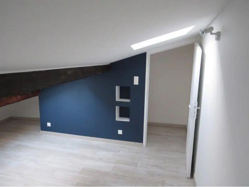 
                                                Location
                                                 F3 Duplex, entièrement remis à neuf