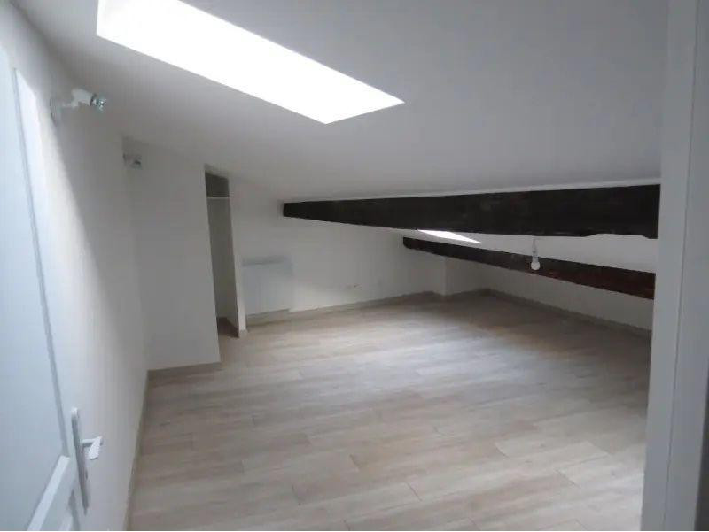 
                                                Location
                                                 F3 Duplex, entièrement remis à neuf