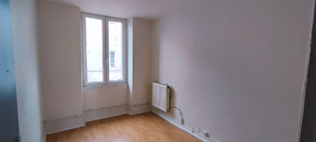 
                                                Location
                                                 F3 lumineux 2 chambres entrée privative