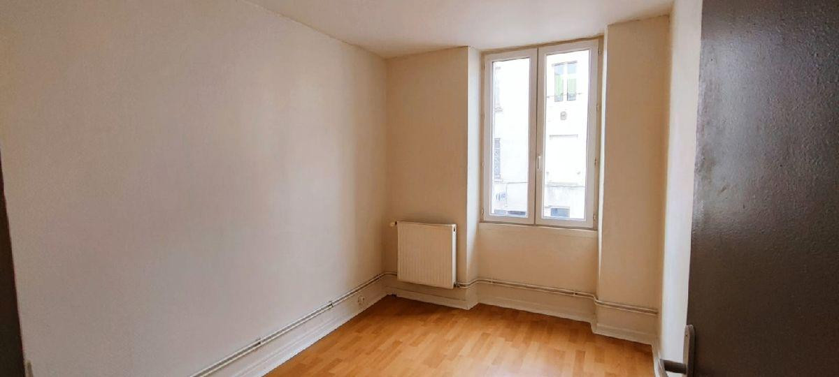 
                                                Location
                                                 F3 lumineux 2 chambres entrée privative