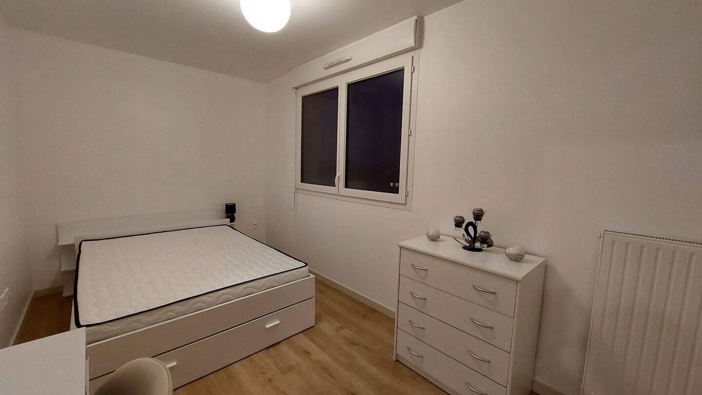 
                                                Location
                                                 F3 Meuble sur lille Proche Métro