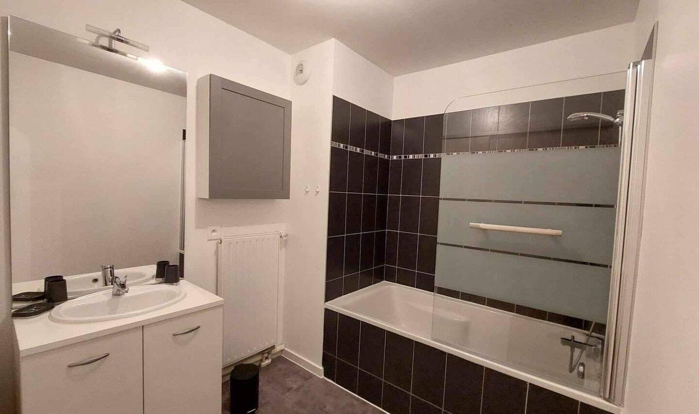 
                                                Location
                                                 F3 Meuble sur lille Proche Métro