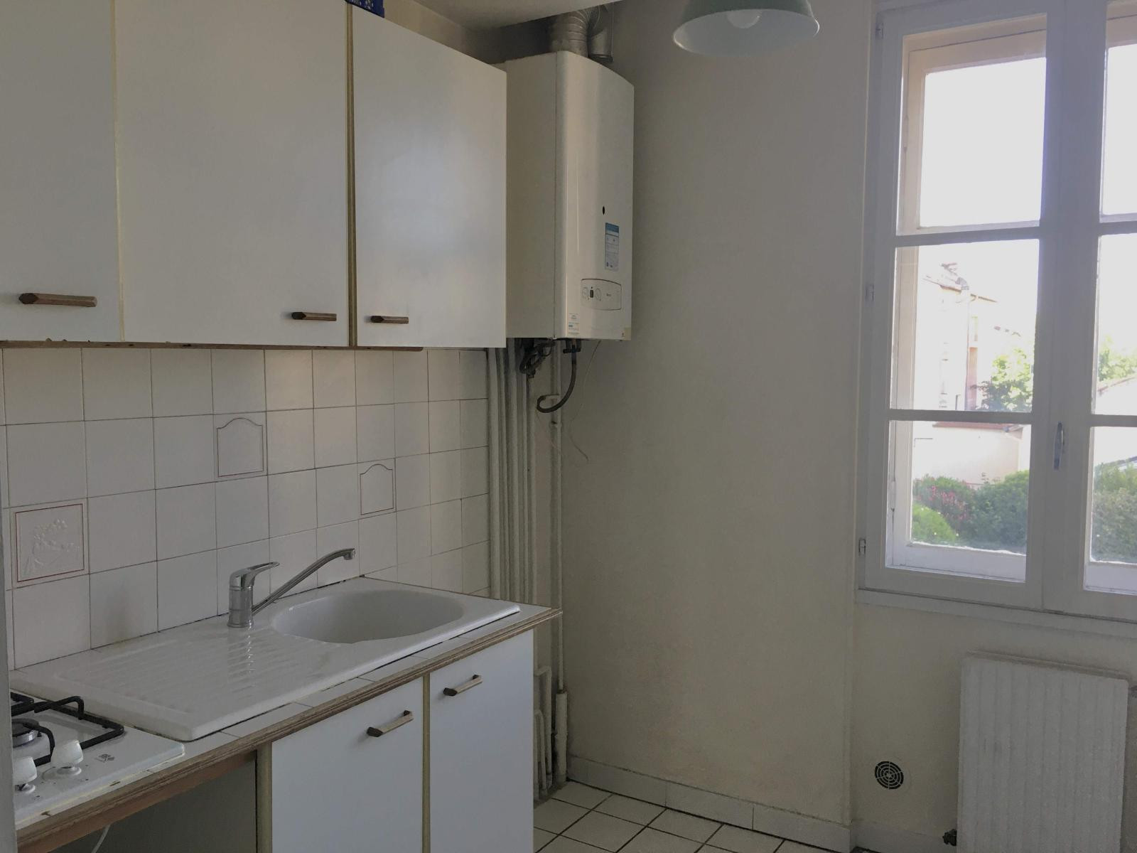 
                                                Location
                                                 F3+mezz, Lyon3 Montchat, tram T3, lumineux, 72+6m2