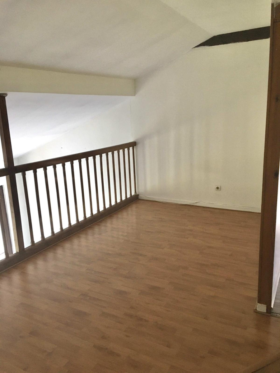 
                                                Location
                                                 F3+mezz, Lyon3 Montchat, tram T3, lumineux, 72+6m2