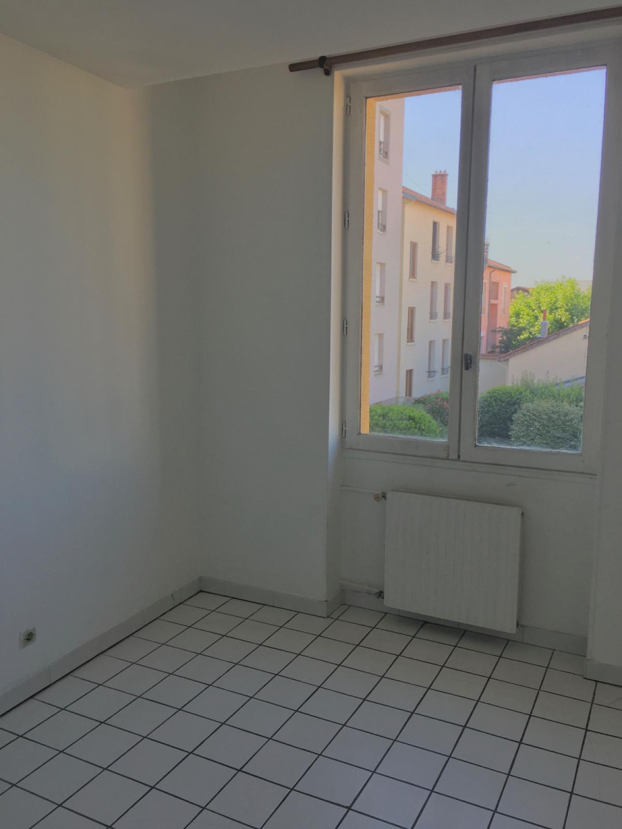 
                                                Location
                                                 F3+mezz, Lyon3 Montchat, tram T3, lumineux, 72+6m2