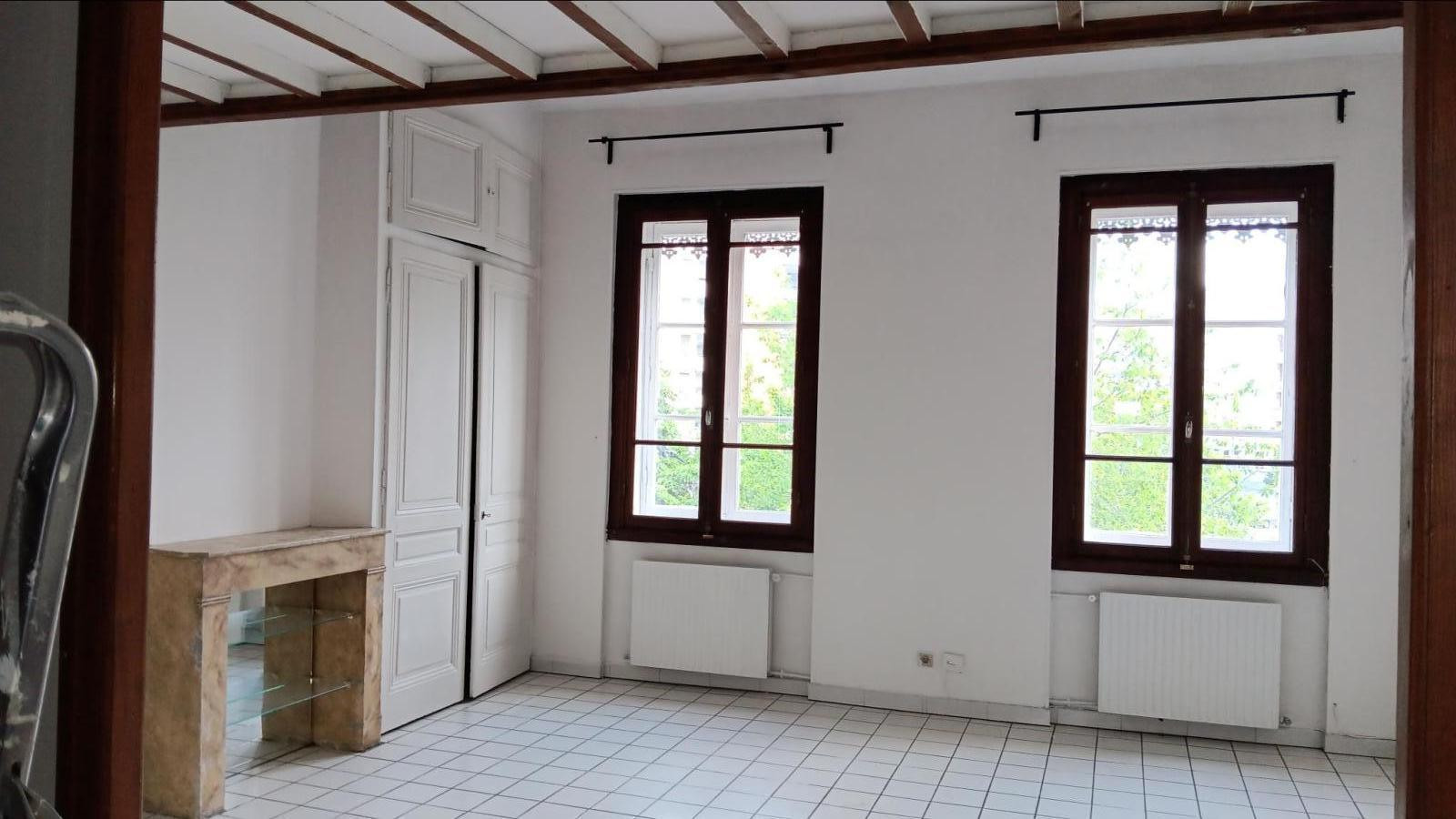 
                                                Location
                                                 F3+mezz, Lyon3 Montchat, tram T3, lumineux, 72+6m2