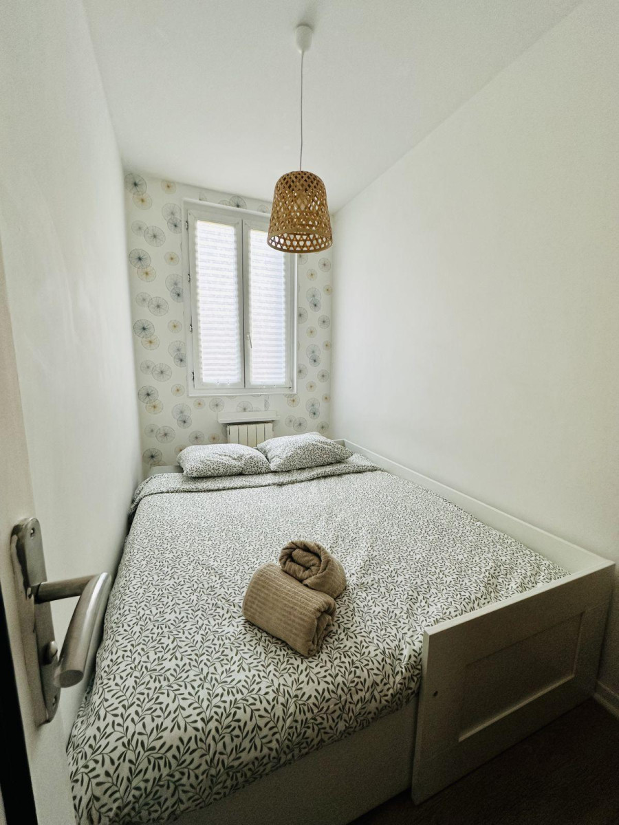 
                                                Location
                                                 F3 petite résidence, Double exposition