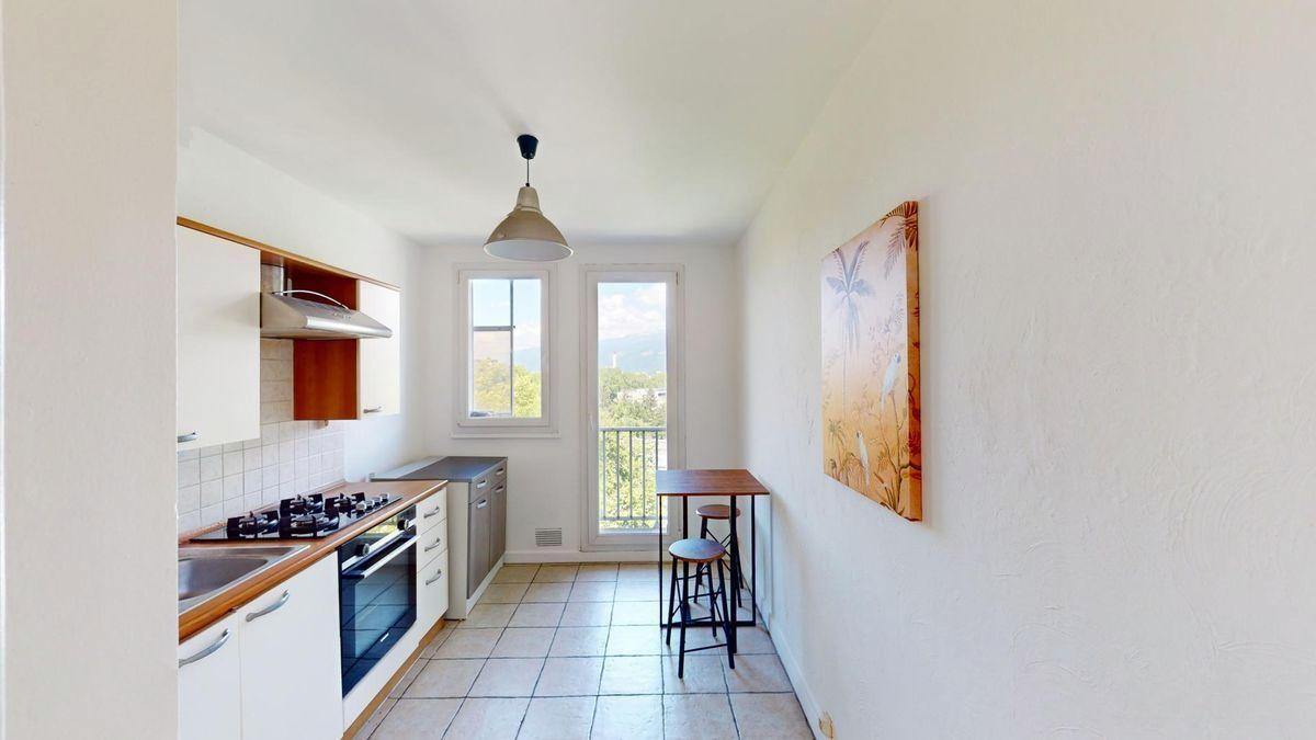 
                                                Location
                                                 F3 proche universite +renove + meubles+ chauffage