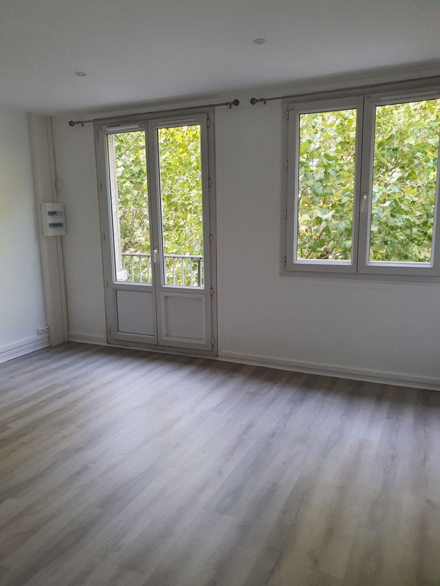 
                                                Location
                                                 F3 QUAI ROUEN GAUCHE REFAIT