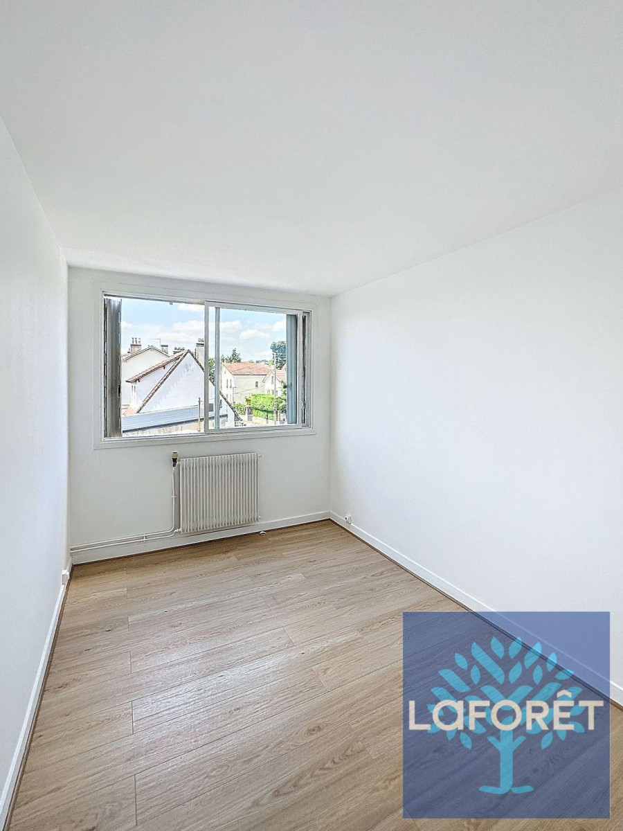 
                                                Location
                                                 F3 refait à neuf à 6 minutes de la gare de Gagny
