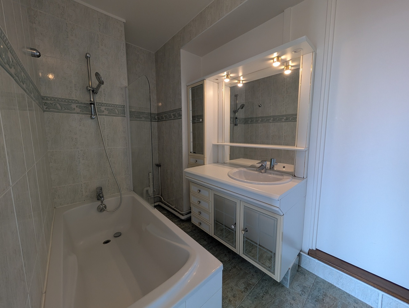 
                                                Vente
                                                 F3 Sectorisation Berthelot / proche gare