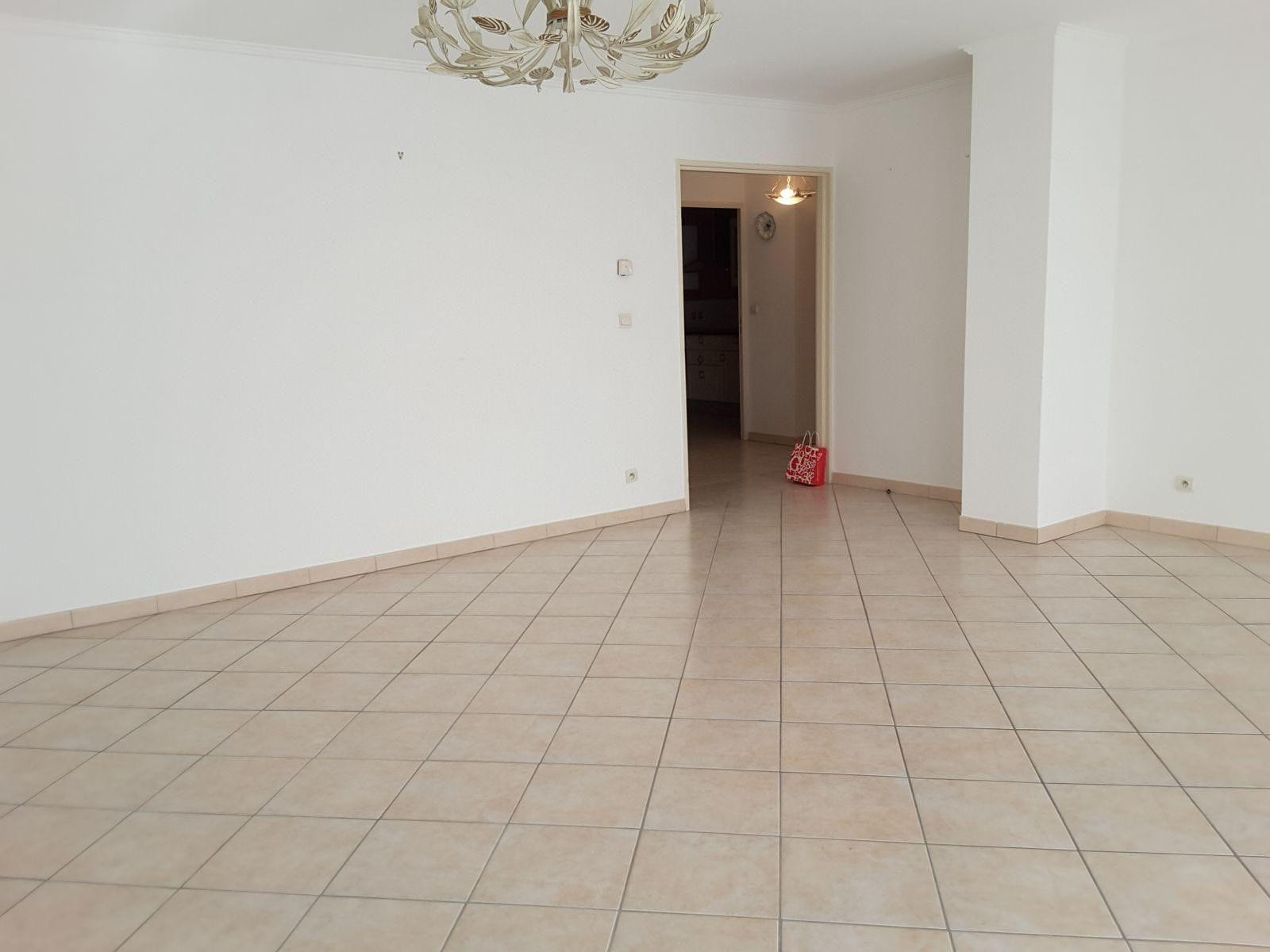 
                                                Location
                                                 F3 spacieux et lumineux