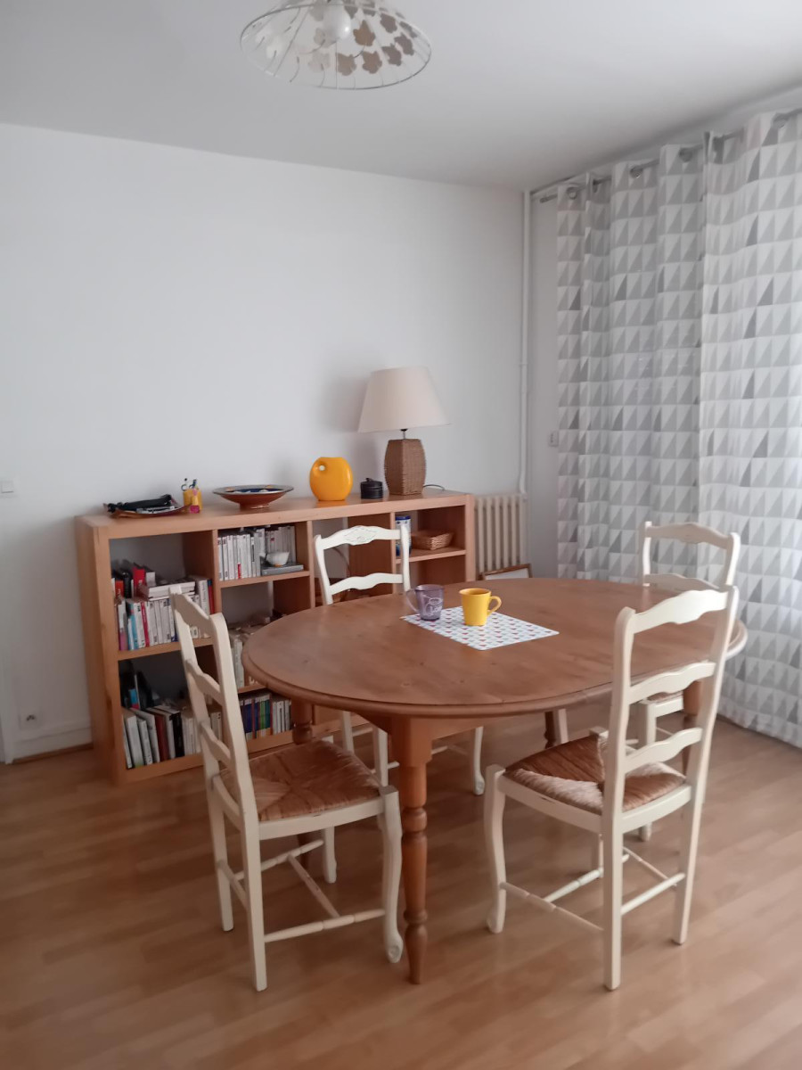 
                                                Location
                                                 F3Bis Meublé - 850 € CC