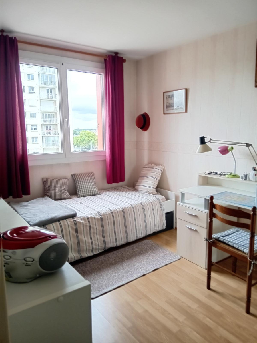 
                                                Location
                                                 F3Bis Meublé - 850 € CC