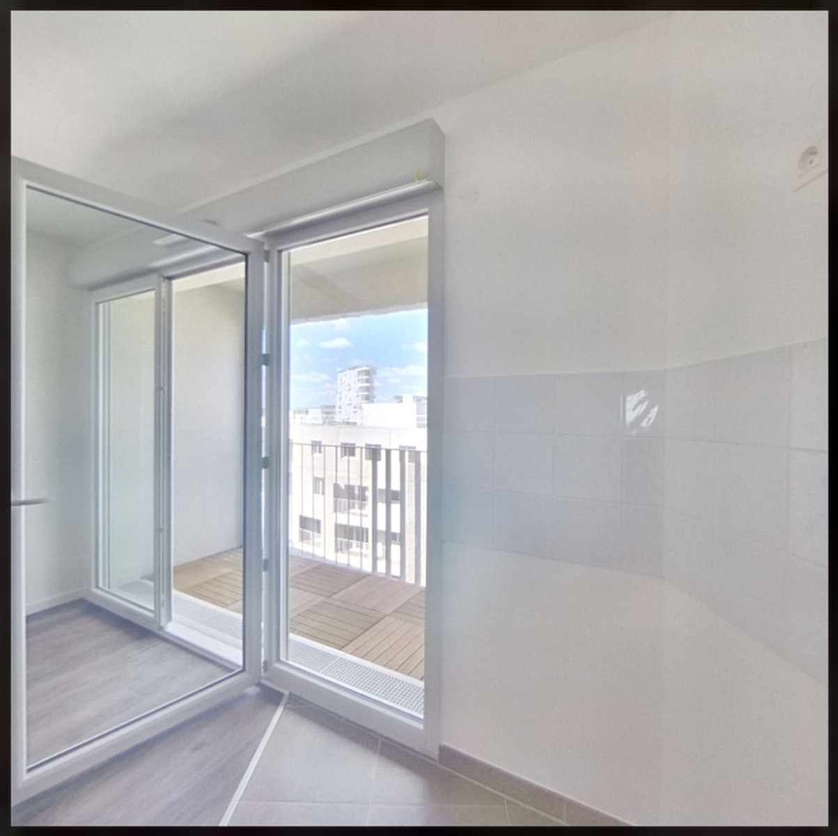 
                                                Location
                                                 F4 avec vue panoramique sur la Défense