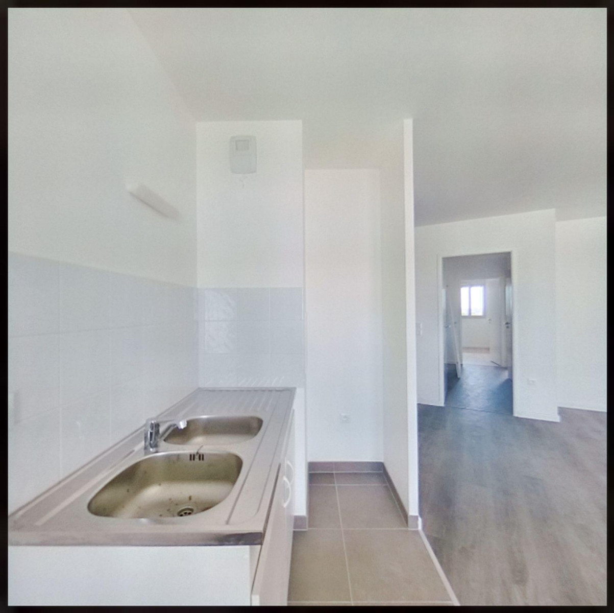 
                                                Location
                                                 F4 avec vue panoramique sur la Défense