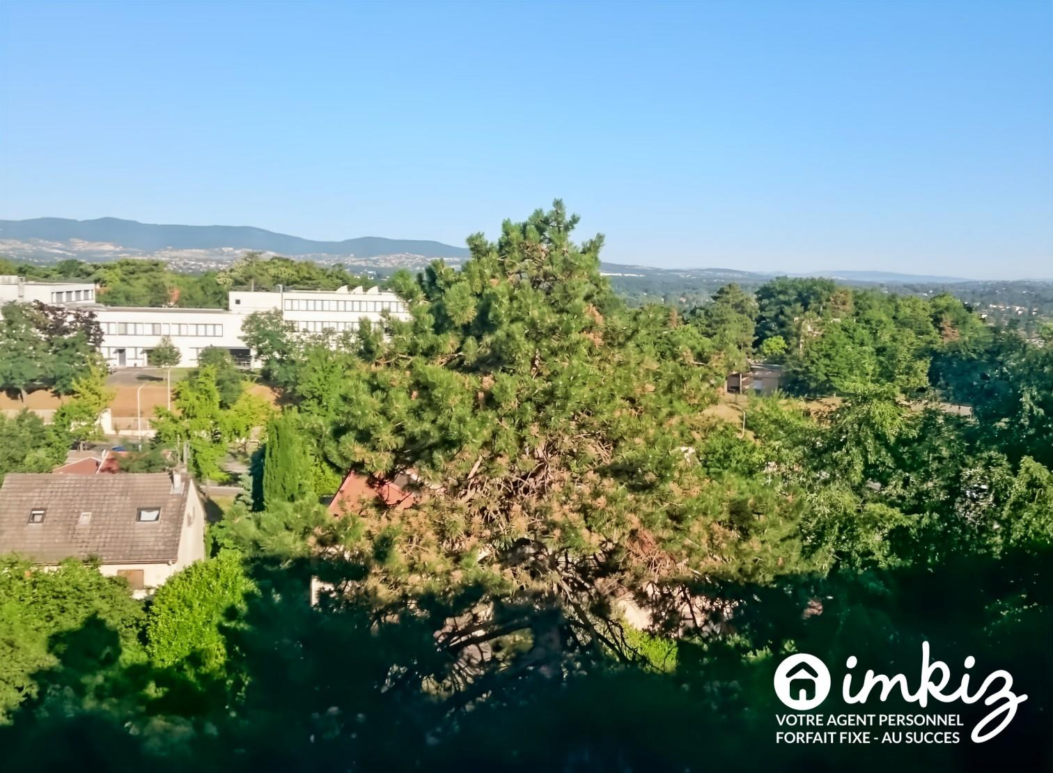 
                                                Vente
                                                 F4-F5 très beau potentiel 88 m² vue d'exception