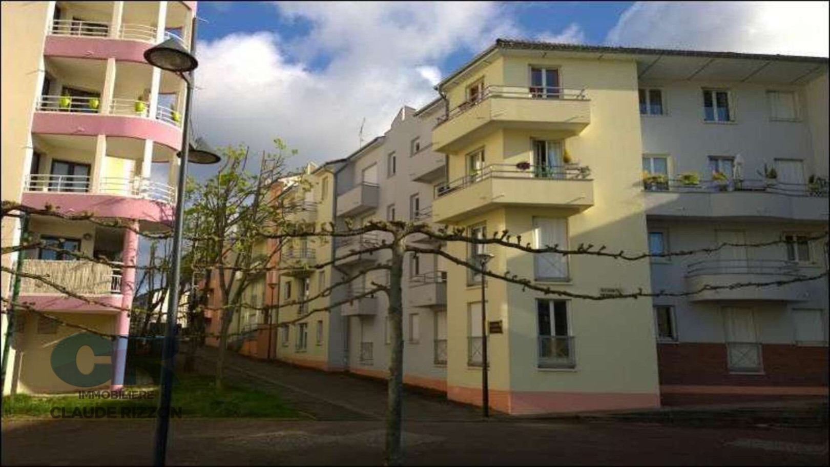 
                                                Vente
                                                 FAC DE SCIENCES - F2 loué à vendre
