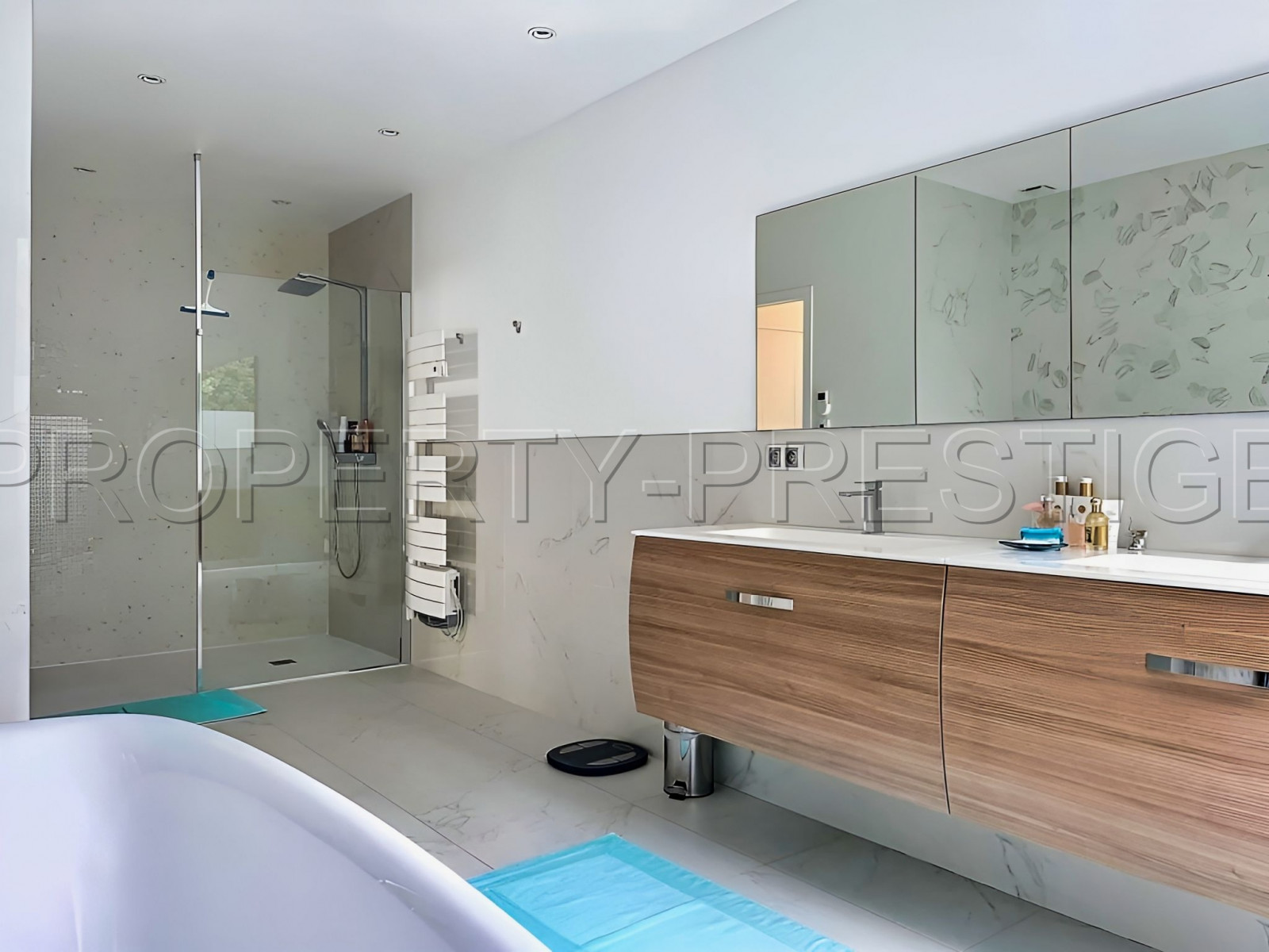 
                                                Vente
                                                 FACE A L'OCEAN VILLA D'ARCHITECTE D'EXCEPTION