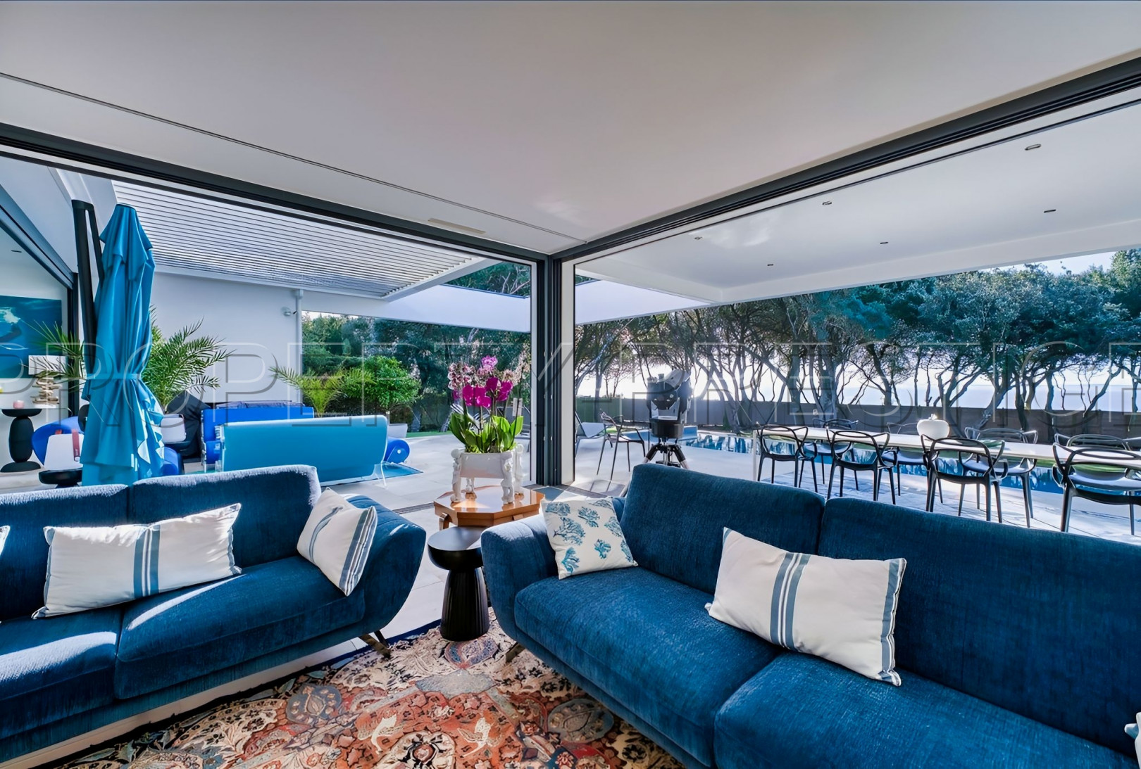 
                                                Vente
                                                 FACE A L'OCEAN VILLA D'ARCHITECTE D'EXCEPTION