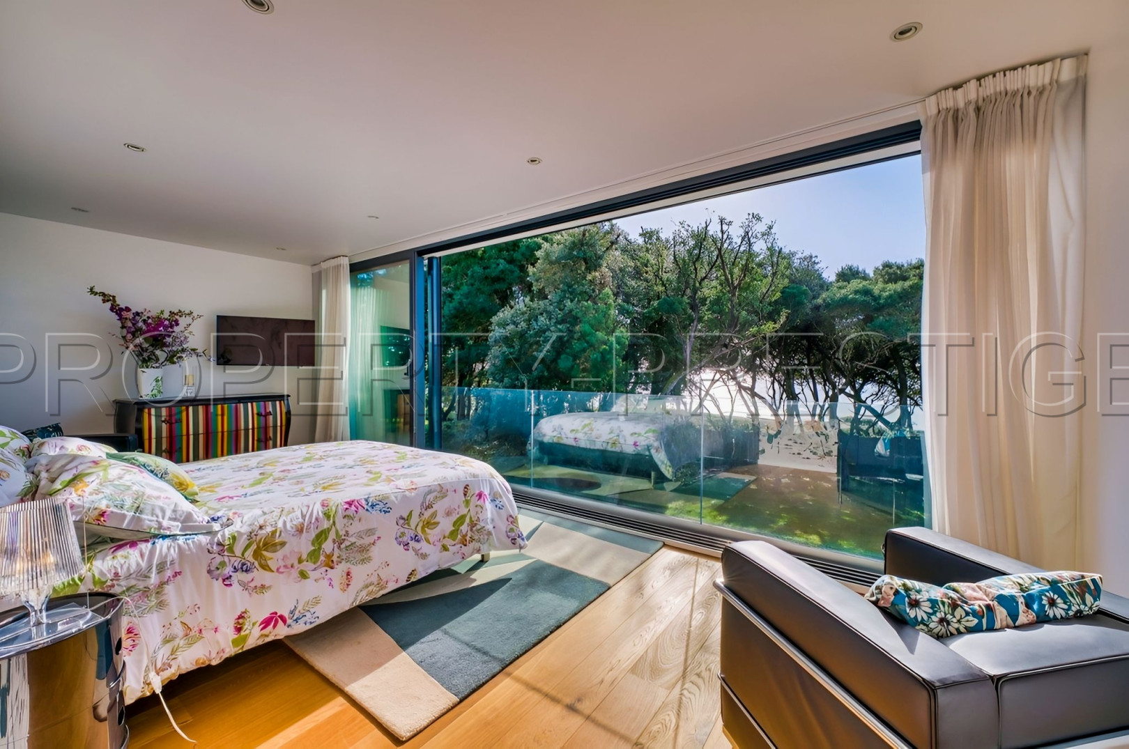 
                                                Vente
                                                 FACE A L'OCEAN VILLA D'ARCHITECTE D'EXCEPTION