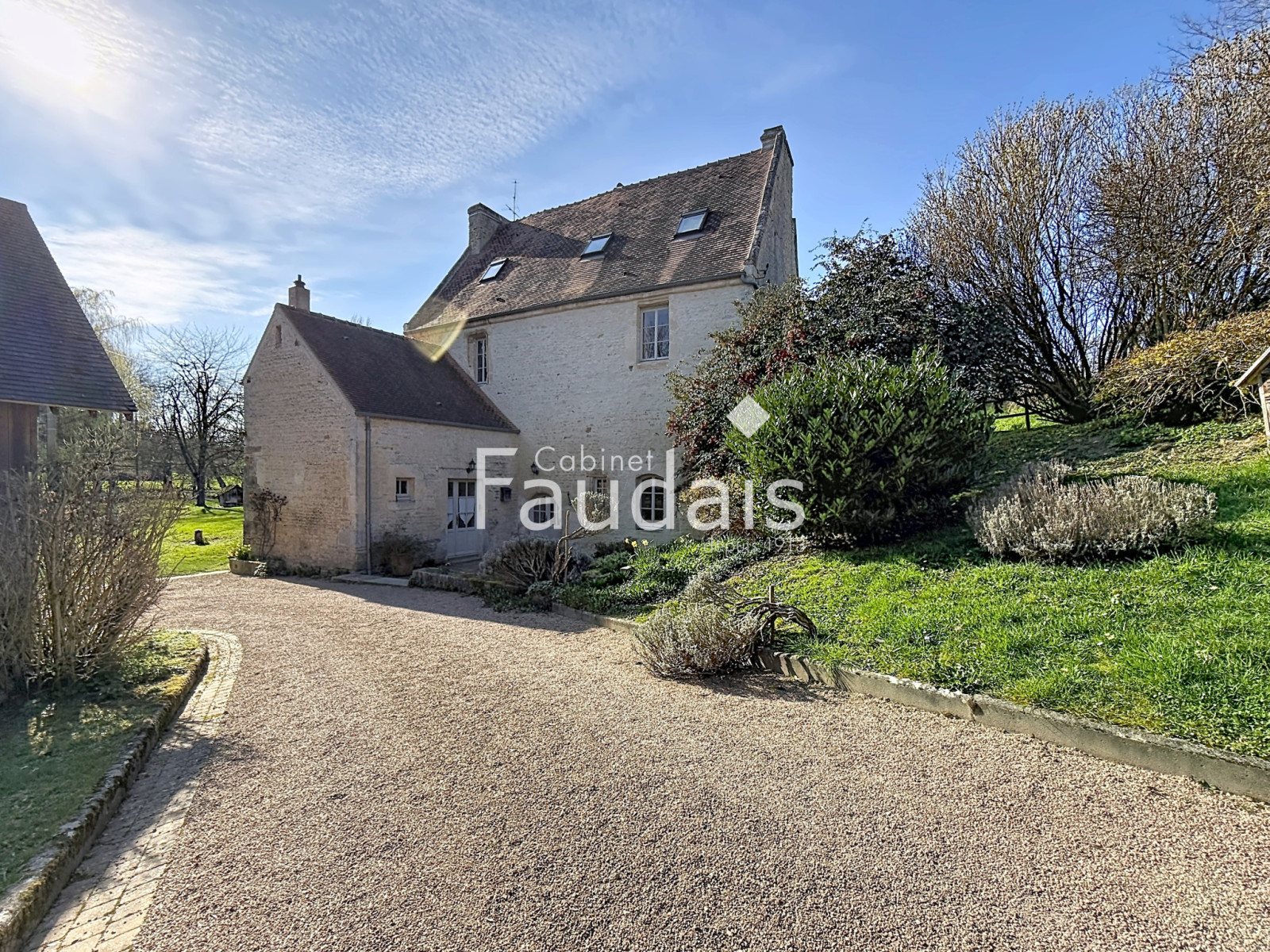
                                                Vente
                                                 FALAISE - ancien moulin - 175m2 entièrement rénové