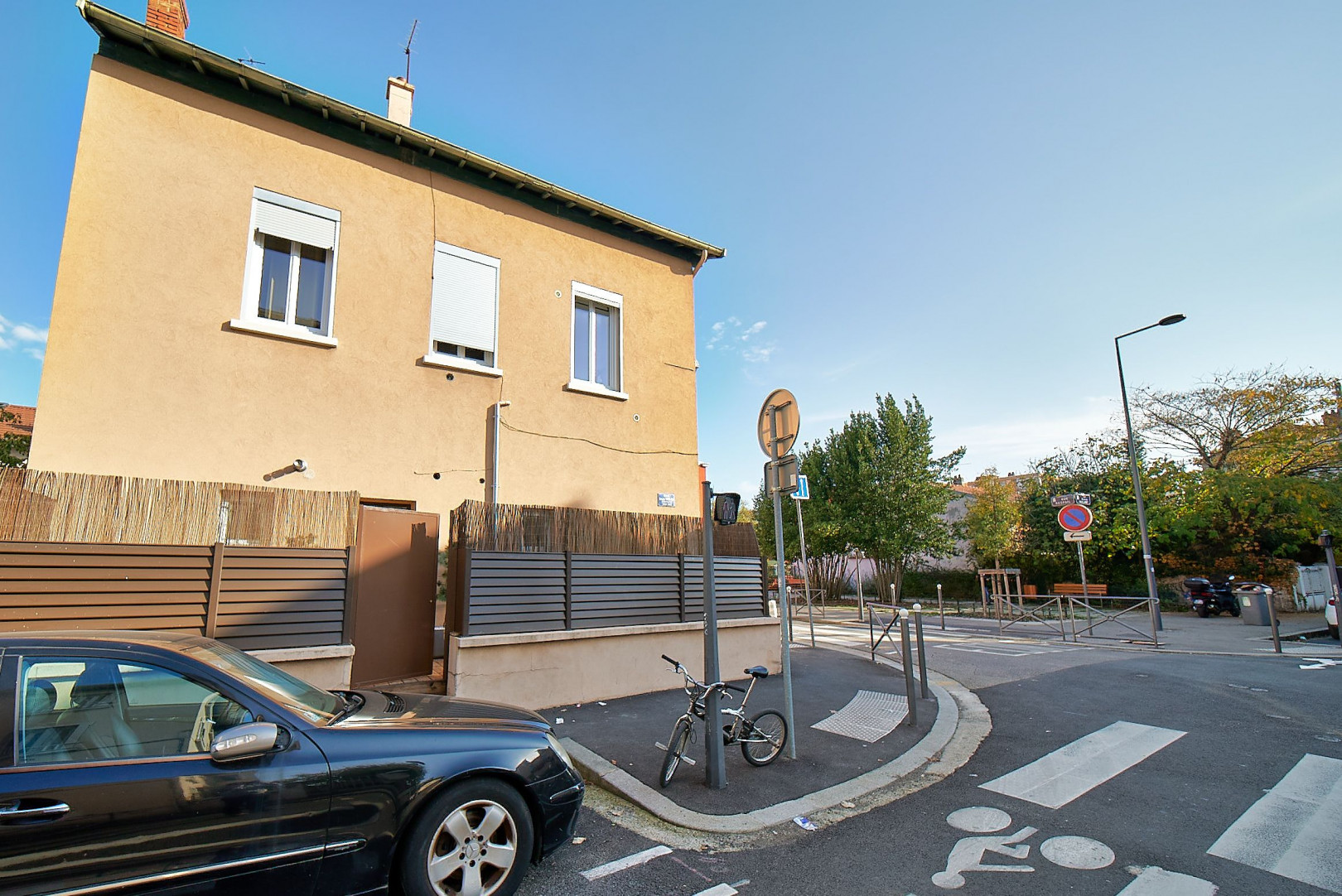 
                                                Location
                                                 Fantastic apartement terrace Gratte Ciel (loyer tout inclus)
