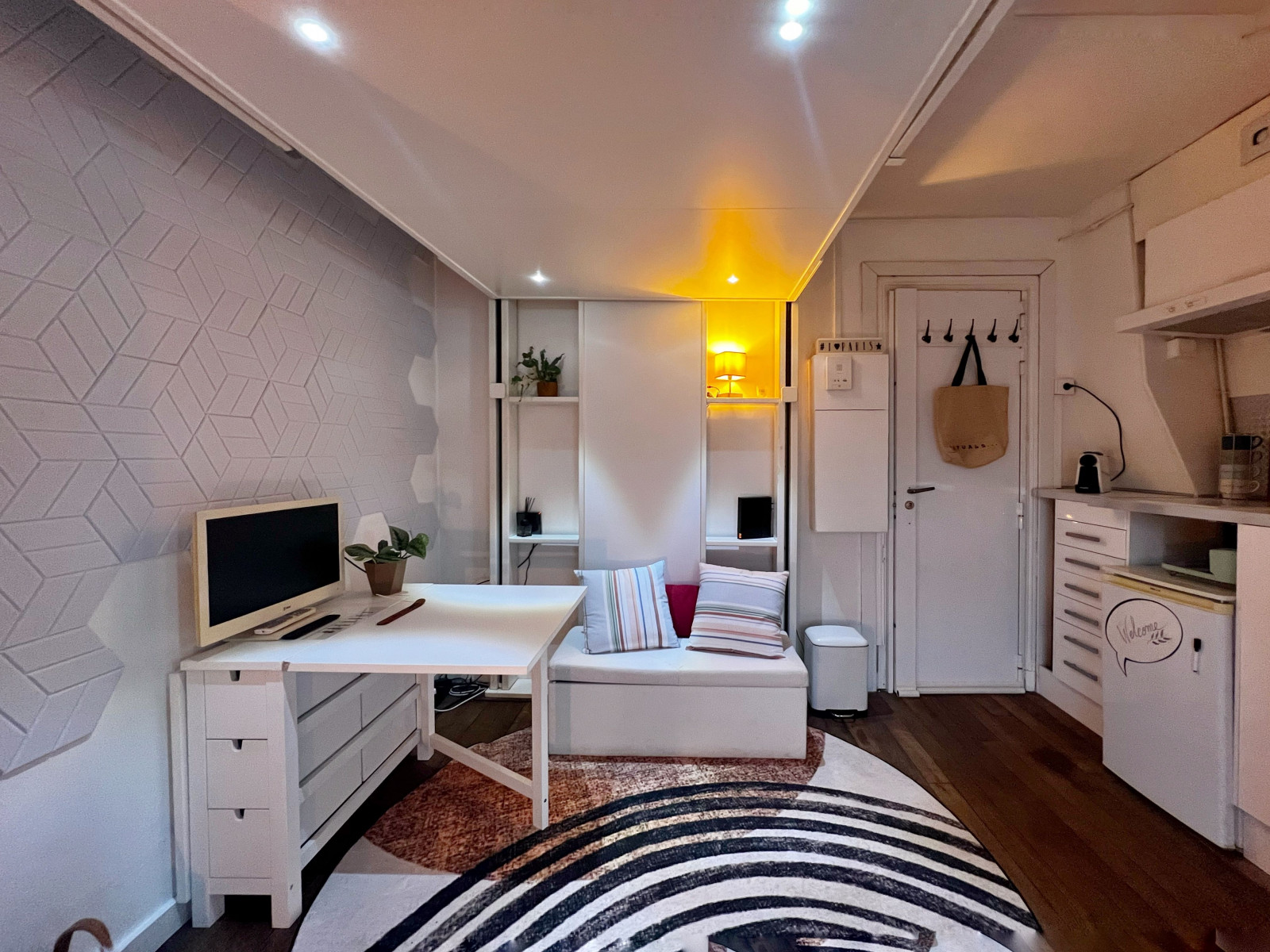 
                                                Location
                                                 Fantastic Studio fonctionnel et lumineux - un quartier dynamique proche du métro Alexandre Dumas (loyer tout inclus)