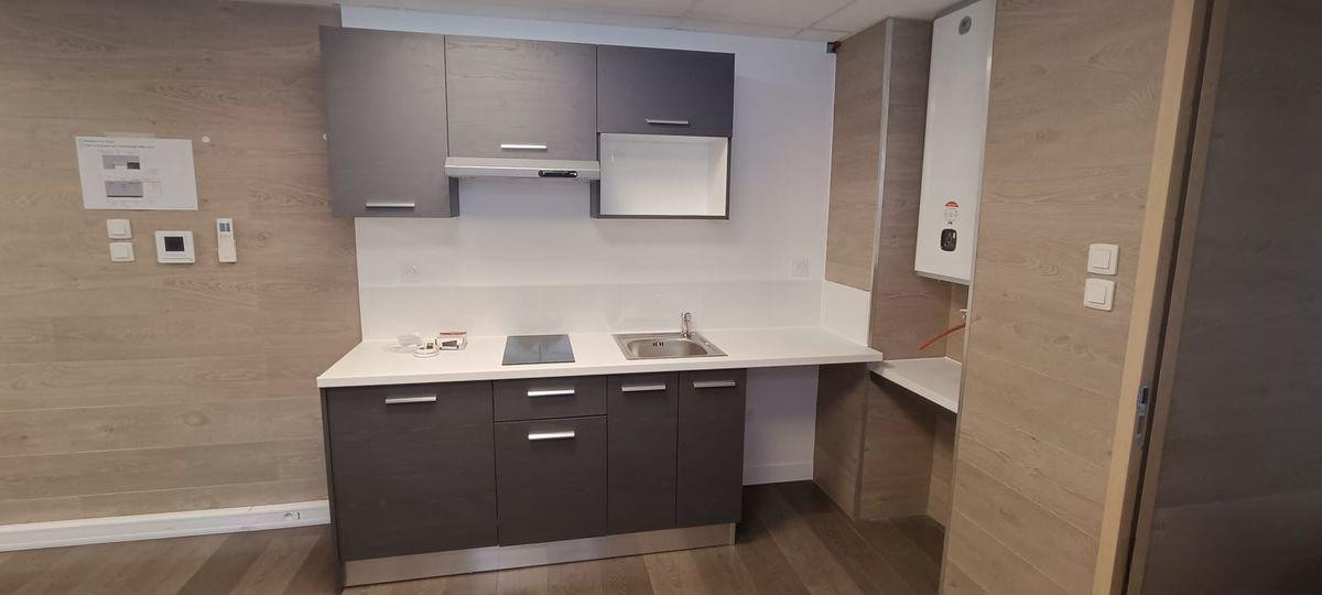 
                                                Location
                                                 Faubourg Bonnefoy 20 mètres arrêt de bus et 50 m