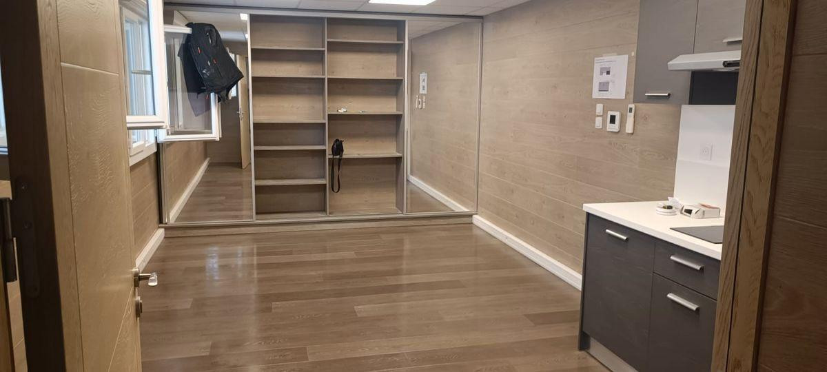 
                                                Location
                                                 Faubourg Bonnefoy 20 mètres arrêt de bus et 50 m