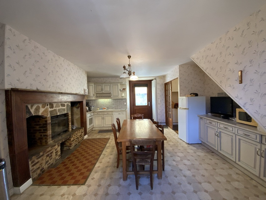 
                                                Vente
                                                 Ferme avec maison d'hôtes.