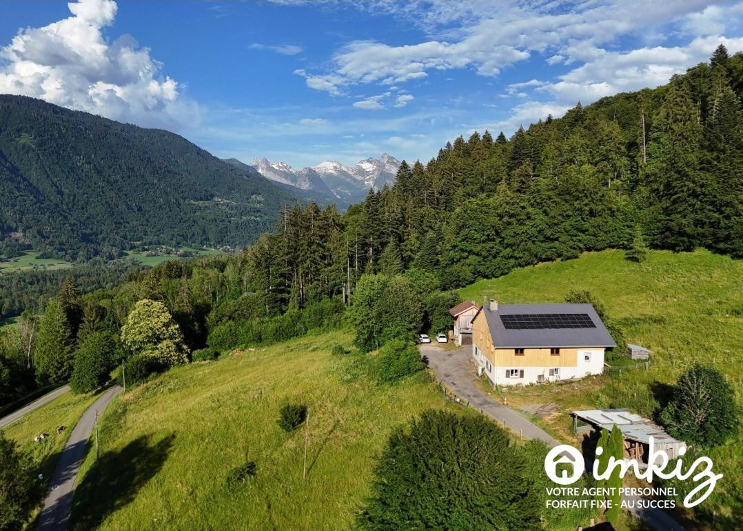 
                                                Vente
                                                 Ferme de 1826 rénovée + Mazot aménagé, 3'800m2