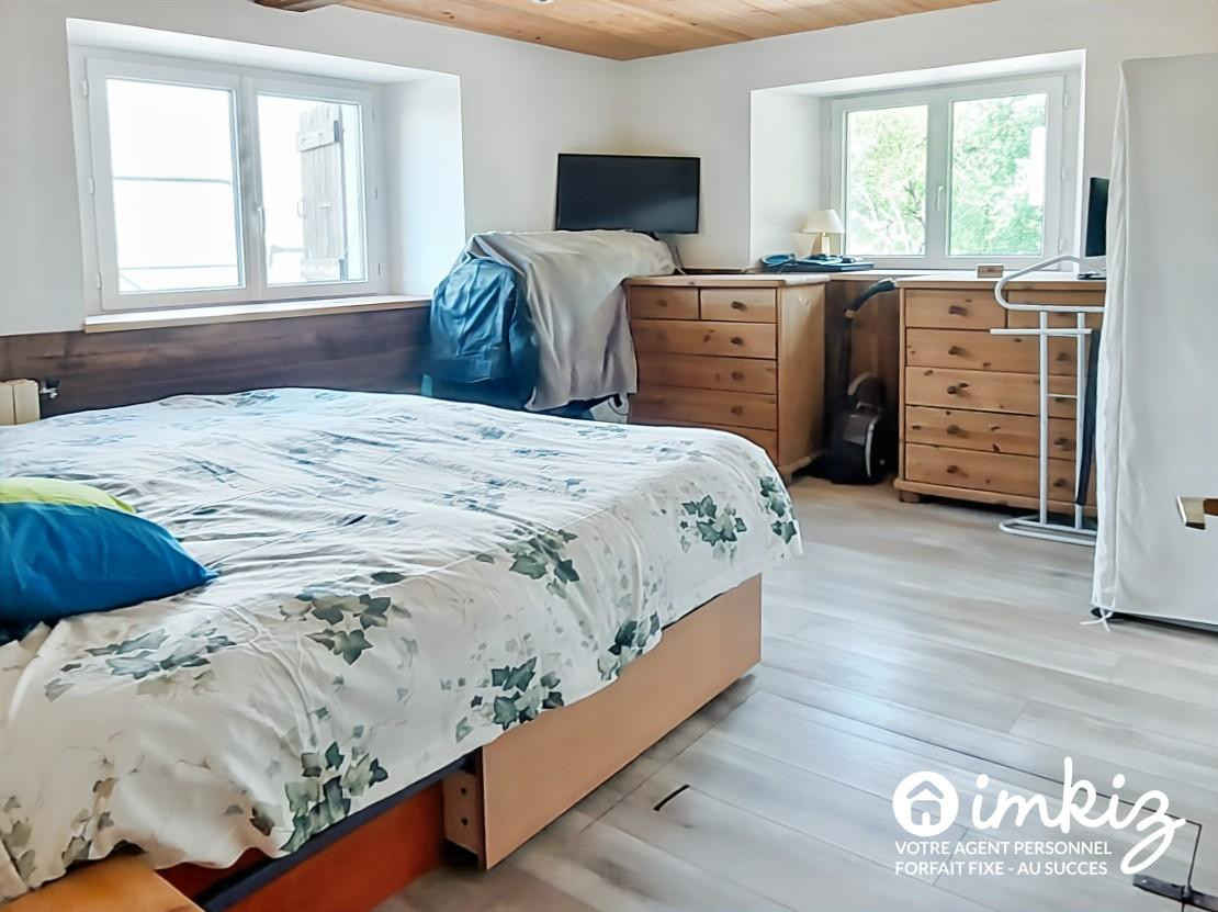 
                                                Vente
                                                 Ferme de 1826 rénovée + Mazot aménagé, 3'800m2