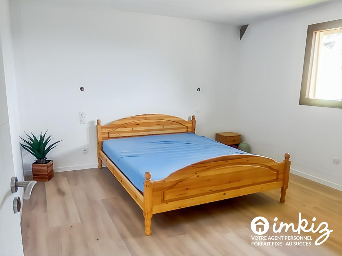 
                                                Vente
                                                 Ferme de 1826 rénovée + Mazot aménagé, 3'800m2