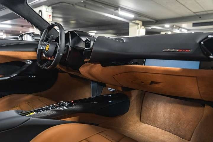 
                                                Voiture
                                                 Ferrari 296 GTS V6 2.9 830