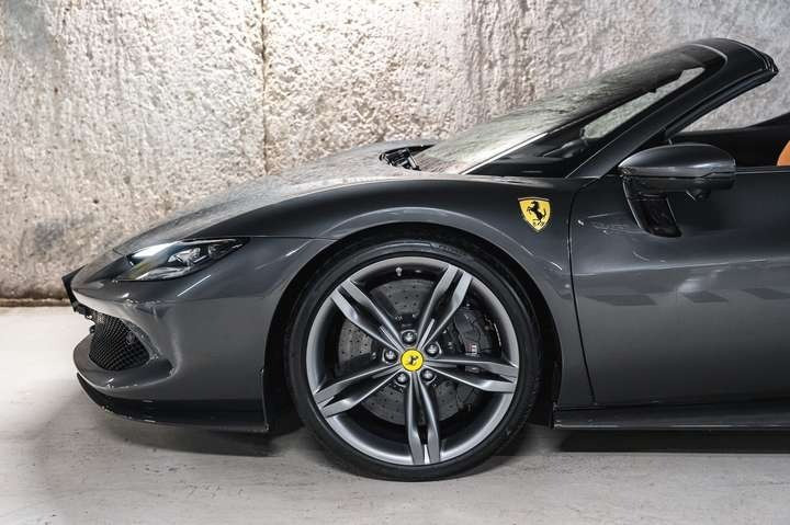 
                                                Voiture
                                                 Ferrari 296 GTS V6 2.9 830