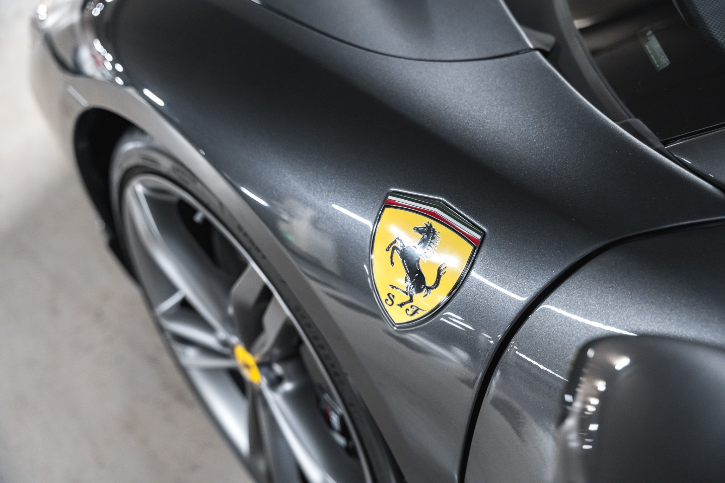 
                                                Voiture
                                                 Ferrari 296 GTS V6 3.0 830