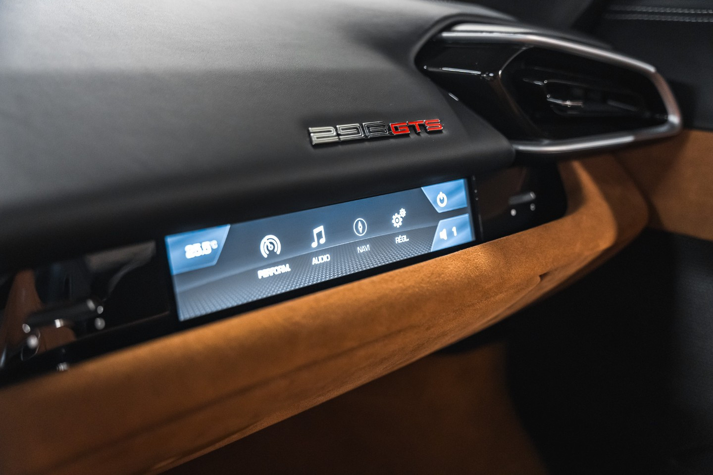
                                                Voiture
                                                 Ferrari 296 GTS V6 3.0 830
