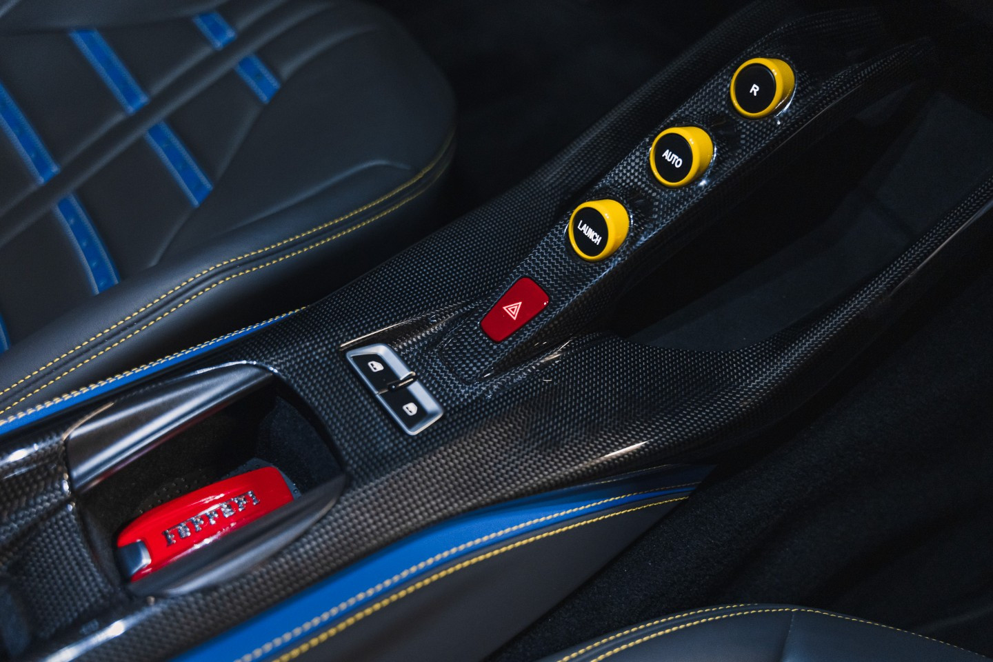 
                                                Voiture
                                                 Ferrari 812 Superfast V12 6.5 800 Finition Atelier